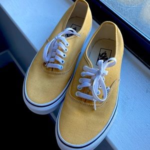 Brand new, perfect condition yellow Vans-size 9